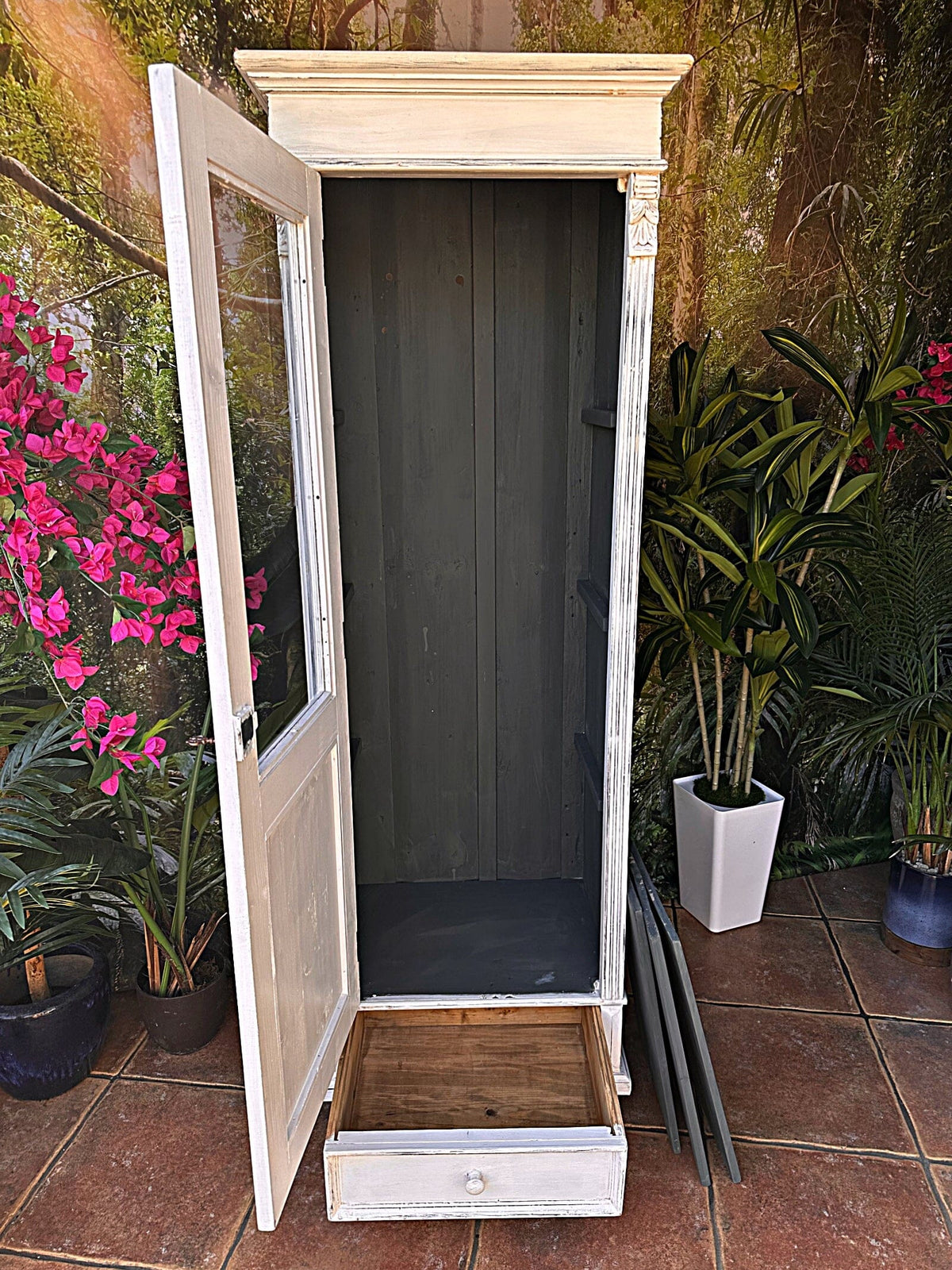 ❤️ Superb! Old Pine/ White Painted Glazed Tall & Slim Display Cupboard/ Cabinet ❤️