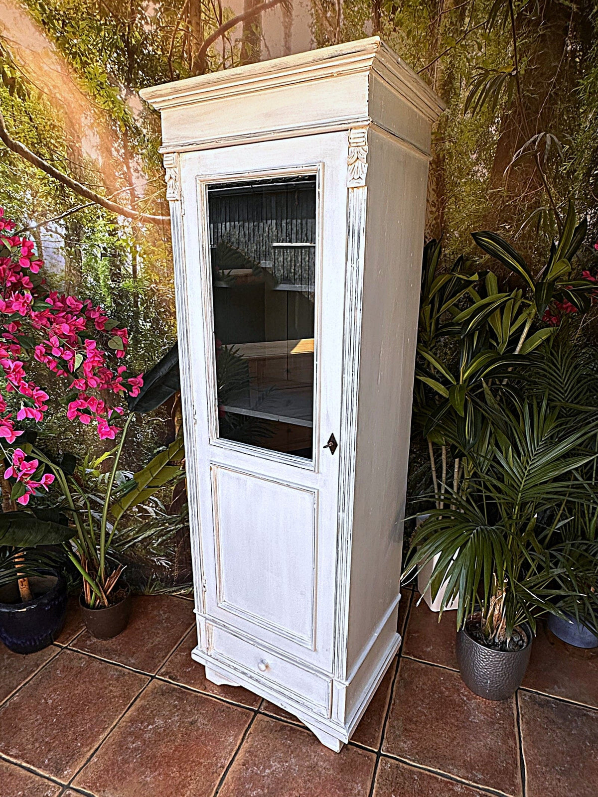 ❤️ Superb! Old Pine/ White Painted Glazed Tall & Slim Display Cupboard/ Cabinet ❤️