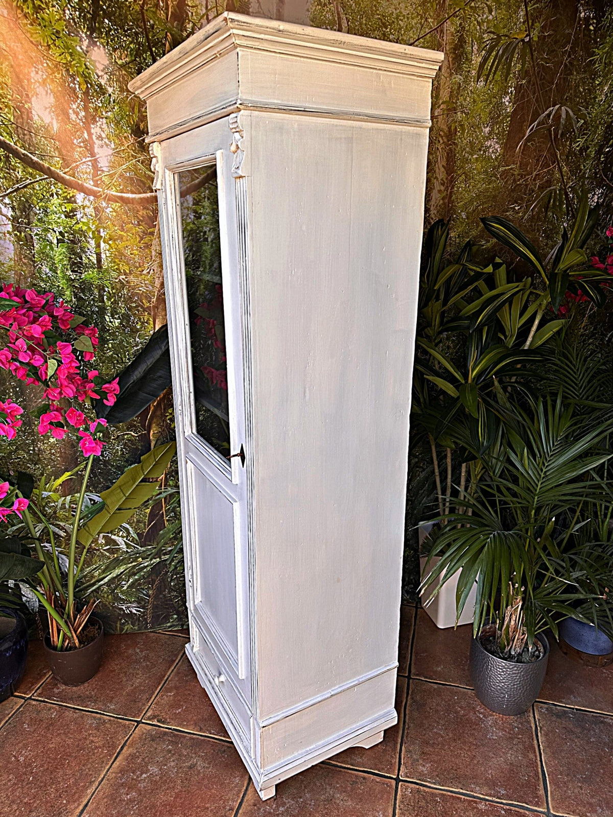 ❤️ Superb! Old Pine/ White Painted Glazed Tall & Slim Display Cupboard/ Cabinet ❤️