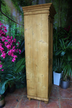 🤩 Old Pine Tall Cupboard/ Linen/ Larder/ Food/ Housekeepers/ Wardrobe 🤩
