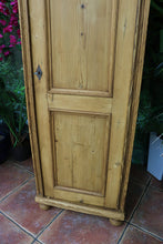 🤩 Old Pine Tall Cupboard/ Linen/ Larder/ Food/ Housekeepers/ Wardrobe 🤩