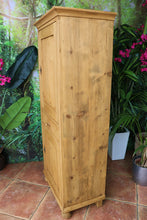 ❤️ Lovely! Old Pine 2 Door Cupboard-Linen/ Larder/ Home Office/ Bathroom ❤️