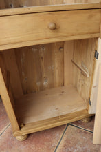 ❤️ Lovely! Old Pine 2 Door Cupboard-Linen/ Larder/ Home Office/ Bathroom ❤️
