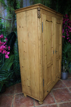 🤩 Very Old! Pine Shelved Cupboard-Linen/ Larder/ Food/ Office/ Wardrobe 🤩