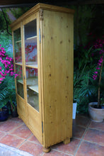🤩 Big! Very Old Glazed Pine Display Cupboard/ Cabinet & Adjustable Shelves 🤩