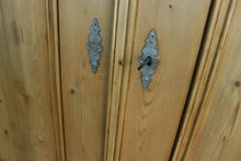 🥰 Beautiful! Quality! Old Victorian Pine Double Knock Down Wardrobe 🥰