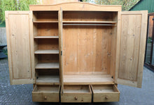 💖 WOW! Quality! Big Old Pine Triple Knock Down Linen Press Wardrobe 💖