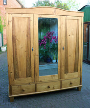 💖 WOW! Quality! Big Old Pine Triple Knock Down Linen Press Wardrobe 💖