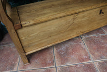 😍 Gorgeous! Genuine Old Pine Victorian Hungarian Box Bench Seat/ Pew 😍