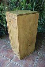 ❤️ Unusual & Slim Single Old Antique Pine Bedside Cabinet/Cupboard/Lamp Table ❤️