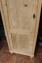 🤩 Old Style Pine Tall Cupboard - Linen/ Larder/ Housekeepers 🤩