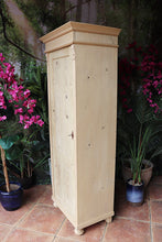 🤩 Old Style Pine Tall Cupboard - Linen/ Larder/ Housekeepers 🤩