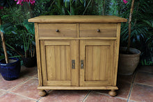 🤩 Fantastic Quality Old Pine Sideboard/ Base/ TV Stand/ Vanity 🤩