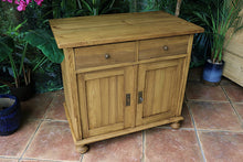 🤩 Fantastic Quality Old Pine Sideboard/ Base/ TV Stand/ Vanity 🤩
