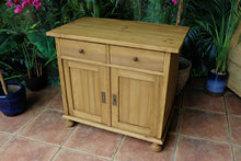 🤩 Fantastic Quality Old Pine Sideboard/ Base/ TV Stand/ Vanity 🤩