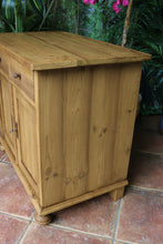 🤩 Fantastic Quality Old Pine Sideboard/ Base/ TV Stand/ Vanity 🤩