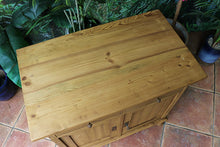 🤩 Fantastic Quality Old Pine Sideboard/ Base/ TV Stand/ Vanity 🤩