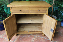 🤩 Fantastic Quality Old Pine Sideboard/ Base/ TV Stand/ Vanity 🤩