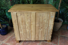 🤩 Fantastic Quality Old Pine Sideboard/ Base/ TV Stand/ Vanity 🤩