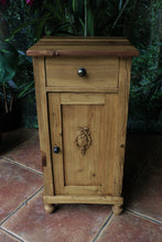 😍 Fabulous! Quality Old Antique Pine Single Bedside Cabinet/ Lamp Table 😍