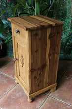 😍 Fabulous! Quality Old Antique Pine Single Bedside Cabinet/ Lamp Table 😍
