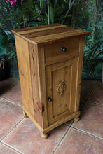 😍 Fabulous! Quality Old Antique Pine Single Bedside Cabinet/ Lamp Table 😍