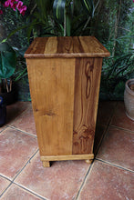 😍 Fabulous! Quality Old Antique Pine Single Bedside Cabinet/ Lamp Table 😍