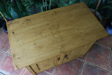 🥰 Gorgeous Quality Old Antique Pine Sideboard/ Dresser Base/ TV Stand/ Vanity 🥰