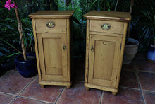 🩷 Superb! Original Pair Old Antique Pine Bedside Cabinets/ Cupboards/ Lamp Tables 🩷