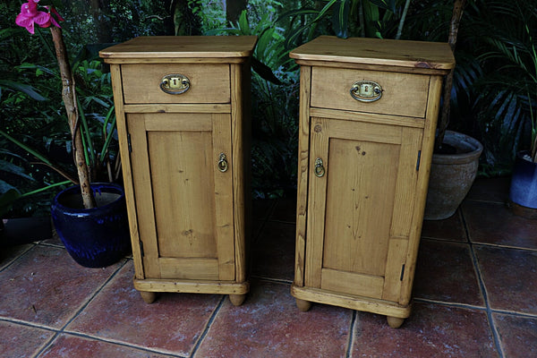 🩷 Superb! Original Pair Old Antique Pine Bedside Cabinets/ Cupboards/ Lamp Tables 🩷
