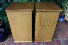 🩷 Superb! Original Pair Old Antique Pine Bedside Cabinets/ Cupboards/ Lamp Tables 🩷