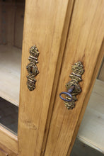 💕 Stunning! Old Antique Glazed Pine Display Cupboard/ Cabinet. Adjustable Shelves 💕