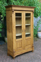 💕 Stunning! Old Antique Glazed Pine Display Cupboard/ Cabinet. Adjustable Shelves 💕
