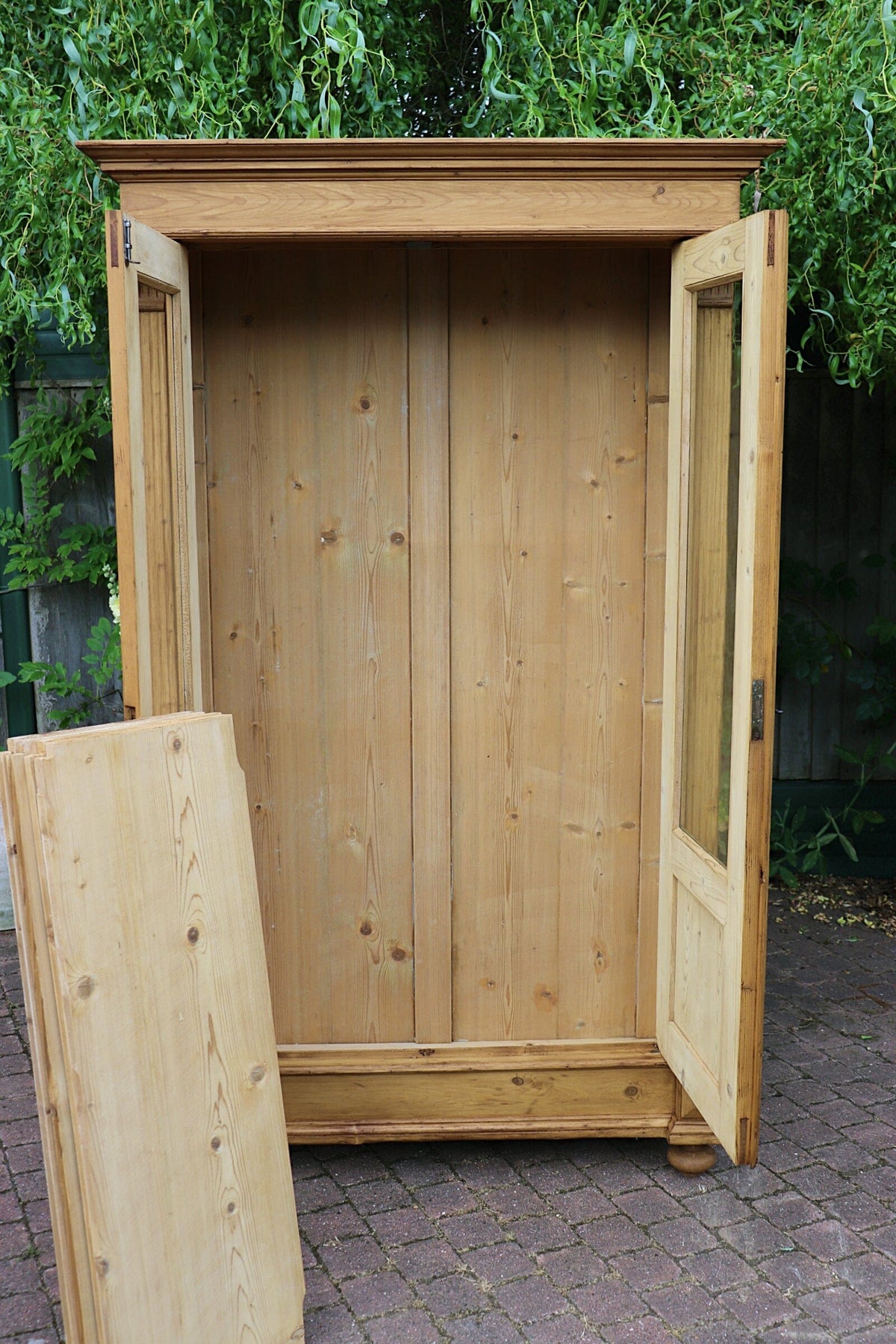 💕 Stunning! Old Antique Glazed Pine Display Cupboard/ Cabinet. Adjustable Shelves 💕