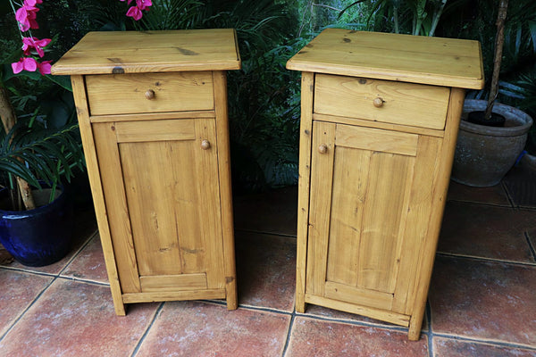 🤩 Lovely Original Pair Old Antique Pine Bedside Cabinets/ Cupboards/ Lamp Tables 🤩