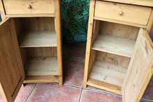 🤩 Lovely Original Pair Old Antique Pine Bedside Cabinets/ Cupboards/ Lamp Tables 🤩
