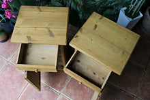 🤩 Lovely Original Pair Old Antique Pine Bedside Cabinets/ Cupboards/ Lamp Tables 🤩