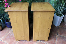 🤩 Lovely Original Pair Old Antique Pine Bedside Cabinets/ Cupboards/ Lamp Tables 🤩