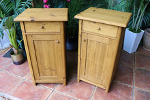 🤩 Lovely Original Pair Old Antique Pine Bedside Cabinets/ Cupboards/ Lamp Tables 🤩