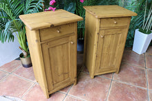 🤩 Lovely Original Pair Old Antique Pine Bedside Cabinets/ Cupboards/ Lamp Tables 🤩