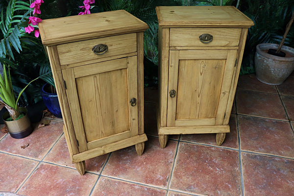 ❤️ Exceptional! Pair Original Old/ Antique Pine Bedside Cabinets/Cupboards ❤️