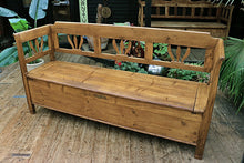 😍 WOW! FABULOUS OLD ANTIQUE WAXED PINE 'HUNGARIAN' STORAGE BENCH 😍 - oldpineshop.co.uk