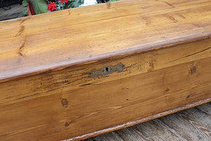 😍 WOW! FABULOUS OLD ANTIQUE WAXED PINE 'HUNGARIAN' STORAGE BENCH 😍 - oldpineshop.co.uk