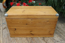 😍 FABULOUS! RESTORED OLD PINE BLANKET BOX/CHEST / TRUNK/ COFFEE TABLE  😍 - oldpineshop.co.uk