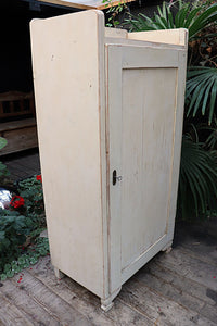 💕 FAB OLD PINE/WHITE PAINTED CUPBOARD/ WARDROBE WITH ADJUSTABLE SHELVES 💕 - oldpineshop.co.uk